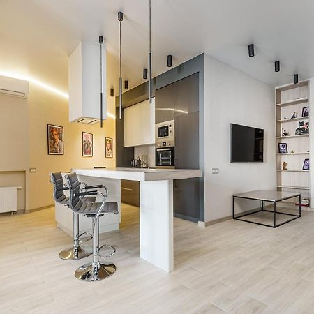 Sea Symphony Design Apartment Odessa Buitenkant foto