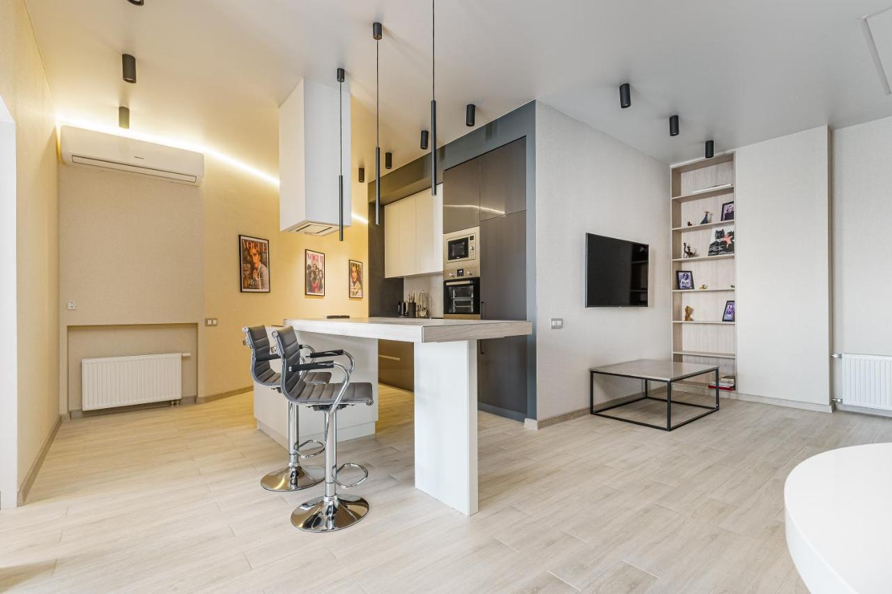 Sea Symphony Design Apartment Odessa Buitenkant foto