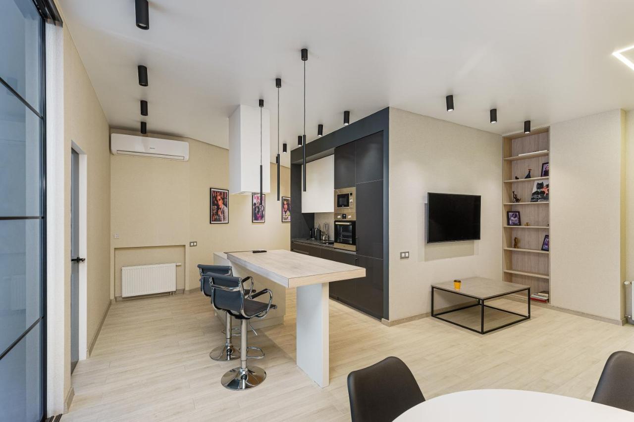 Sea Symphony Design Apartment Odessa Buitenkant foto